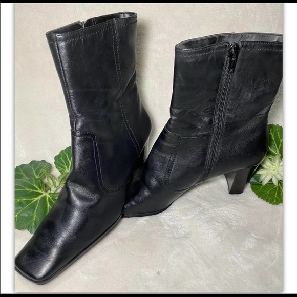 NINE & CO BLACK HEEL ANKLE BOOTS SHOES size 7.5, Zipper on inside for ea… - Picture 5 of 6